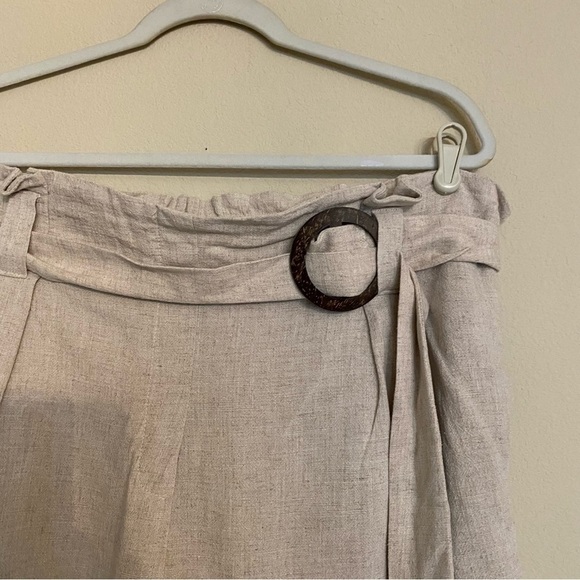 NEW LOOK Size 14 Tan Linen Paperbag Shorts Coconut Wood Buckle - Picture 4 of 15